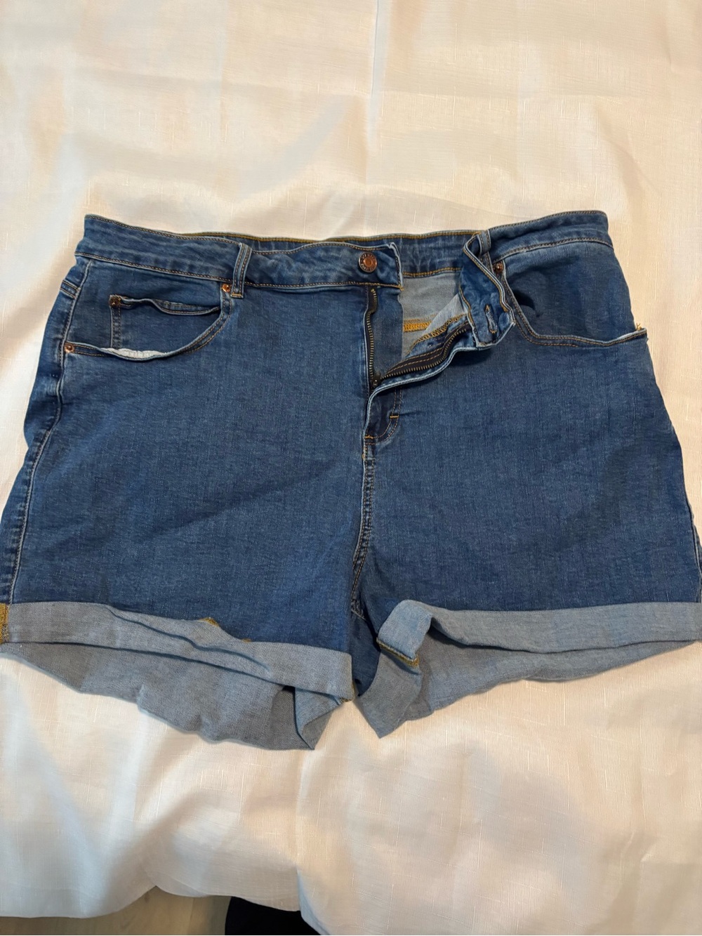 Plus size Black Tape_ Blue Roll-Cuff Denim Shorts